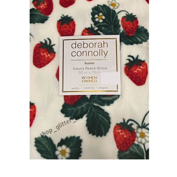 NWT Deborah Connolly Strawberry Plush Throw Blanket 50x70 Viral - Picture 2 of 3